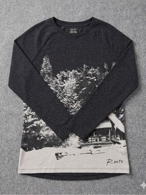 Roots Canada Women's XS | Snowy Winter Cabin Graphic Long Sleeve Shirt Grey